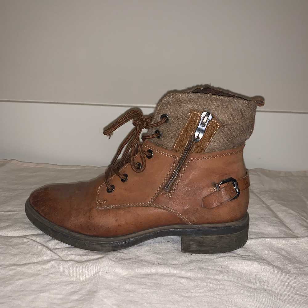 Shoes - Picture 3 of 4